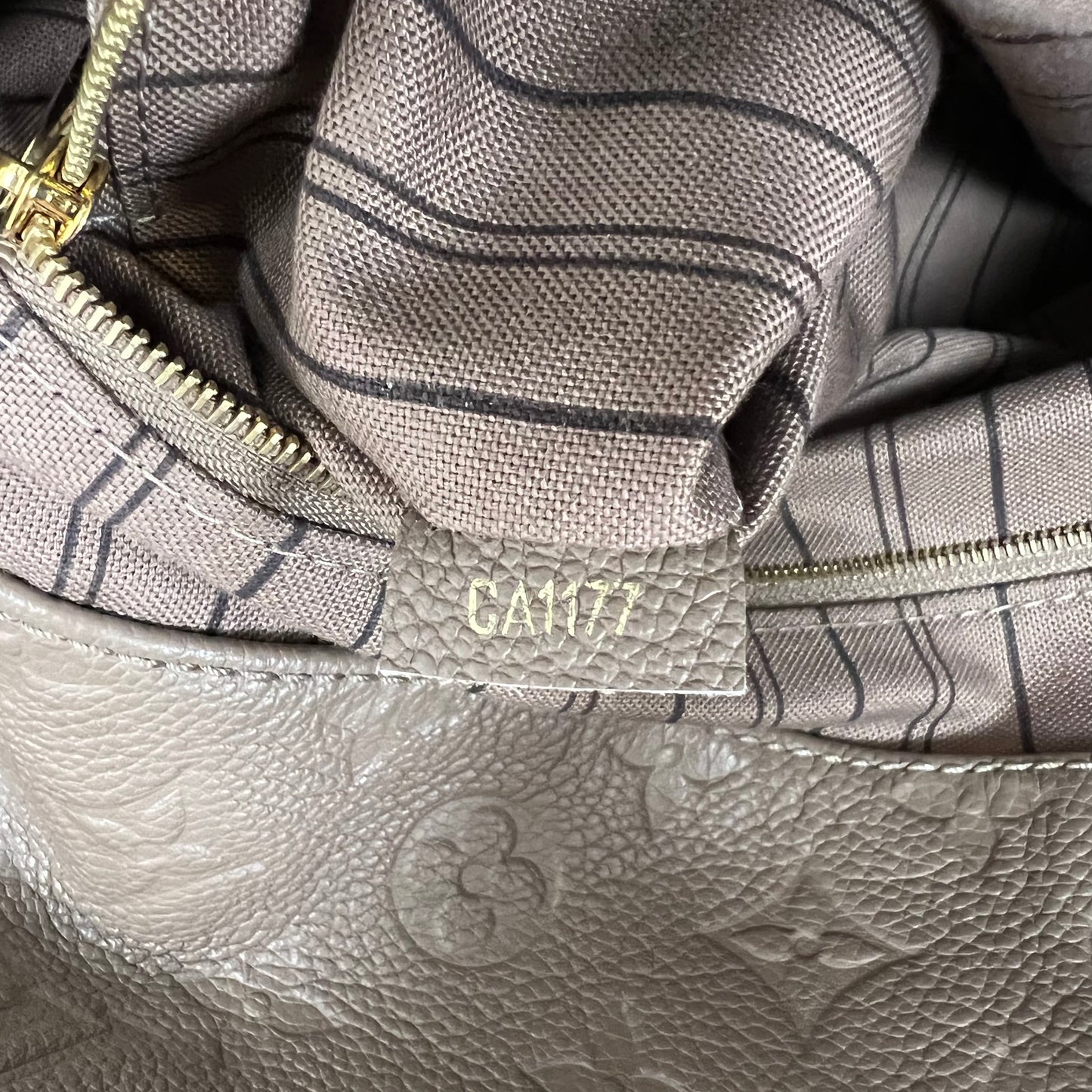 Louis Vuitton Empreinte Leather Artsy MM
