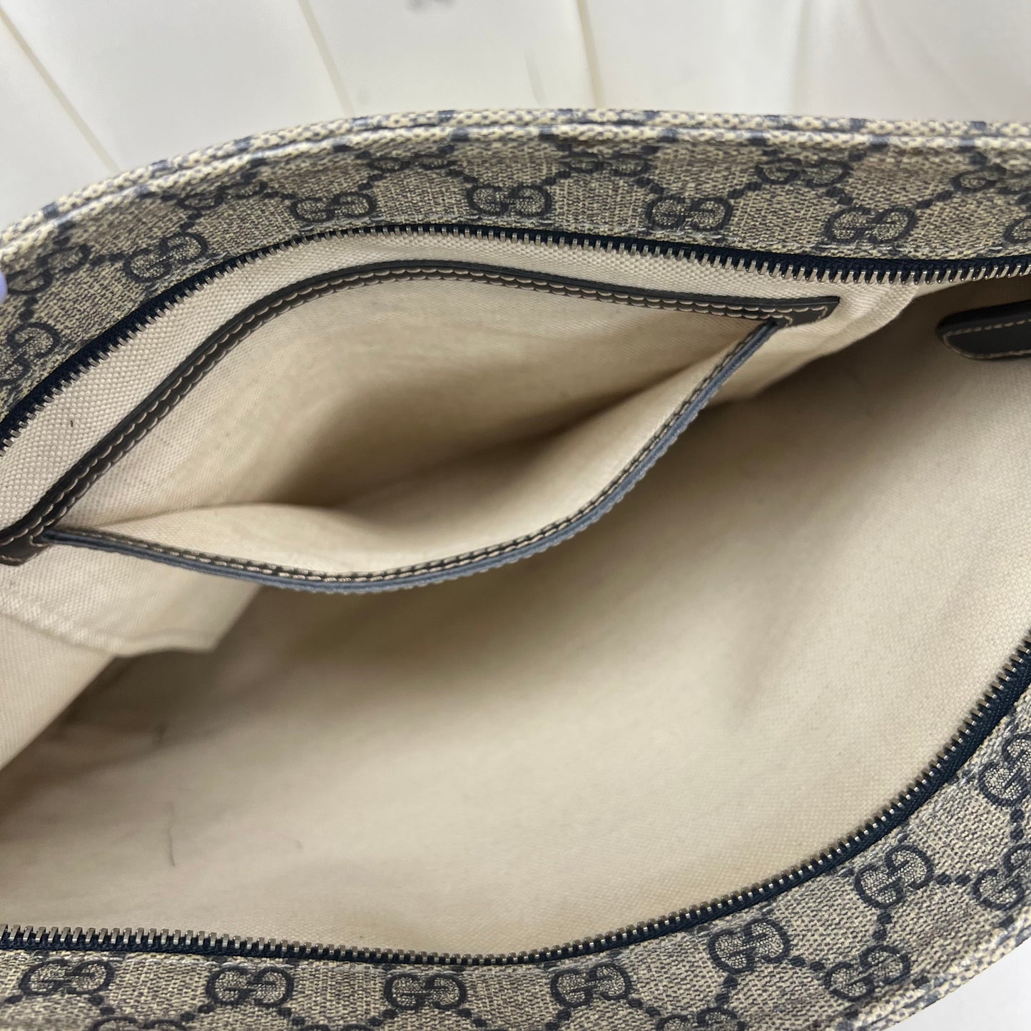 Gucci GG Supreme Canvas Messenger Bag