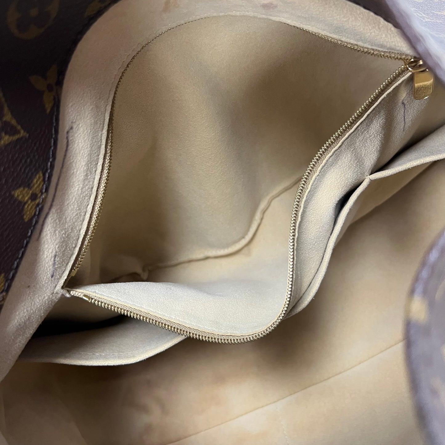 Louis Vuitton Artsy MM