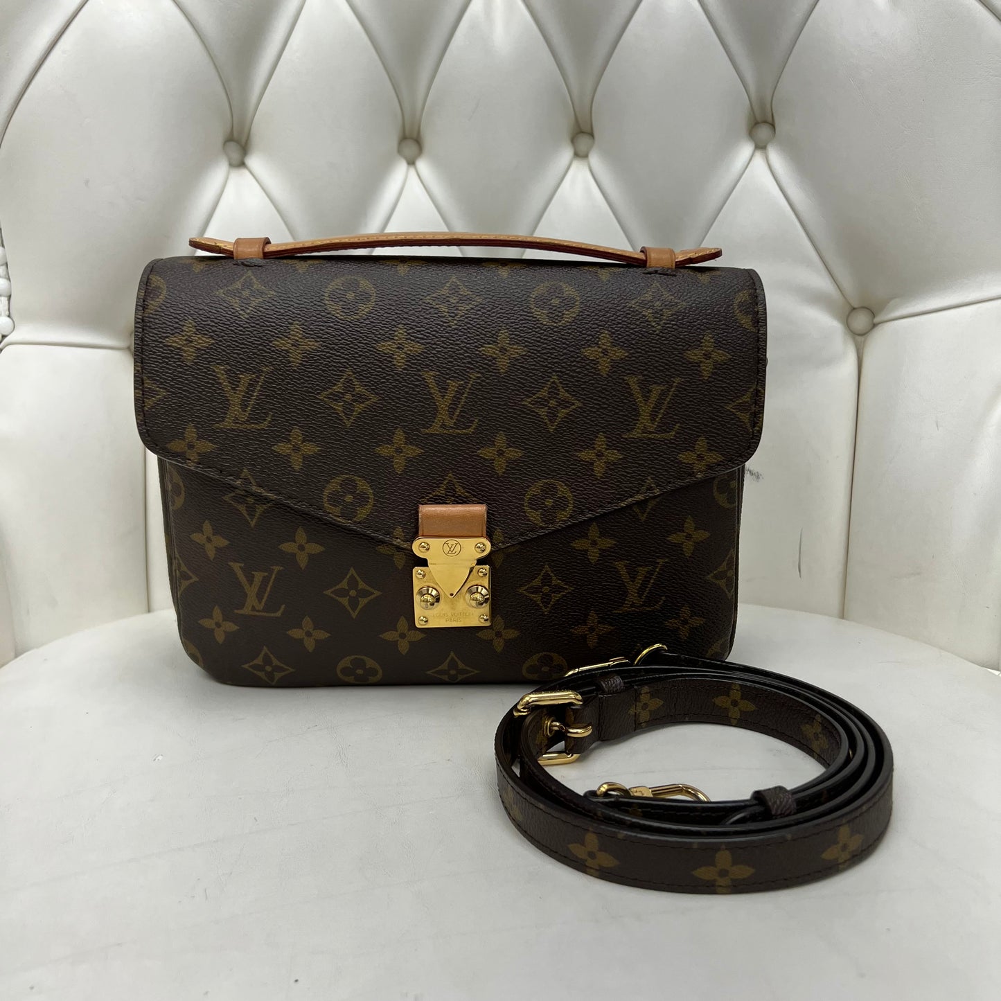 Louis Vuitton Pochette Métis Monogram