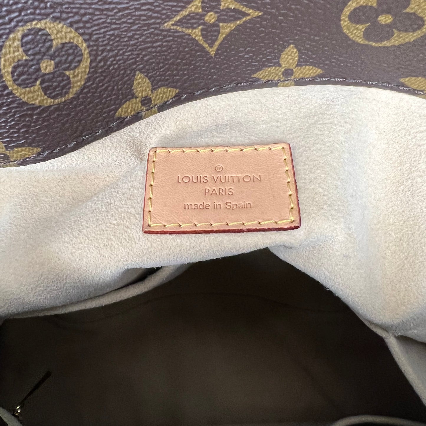 Louis Vuitton Artsy MM
