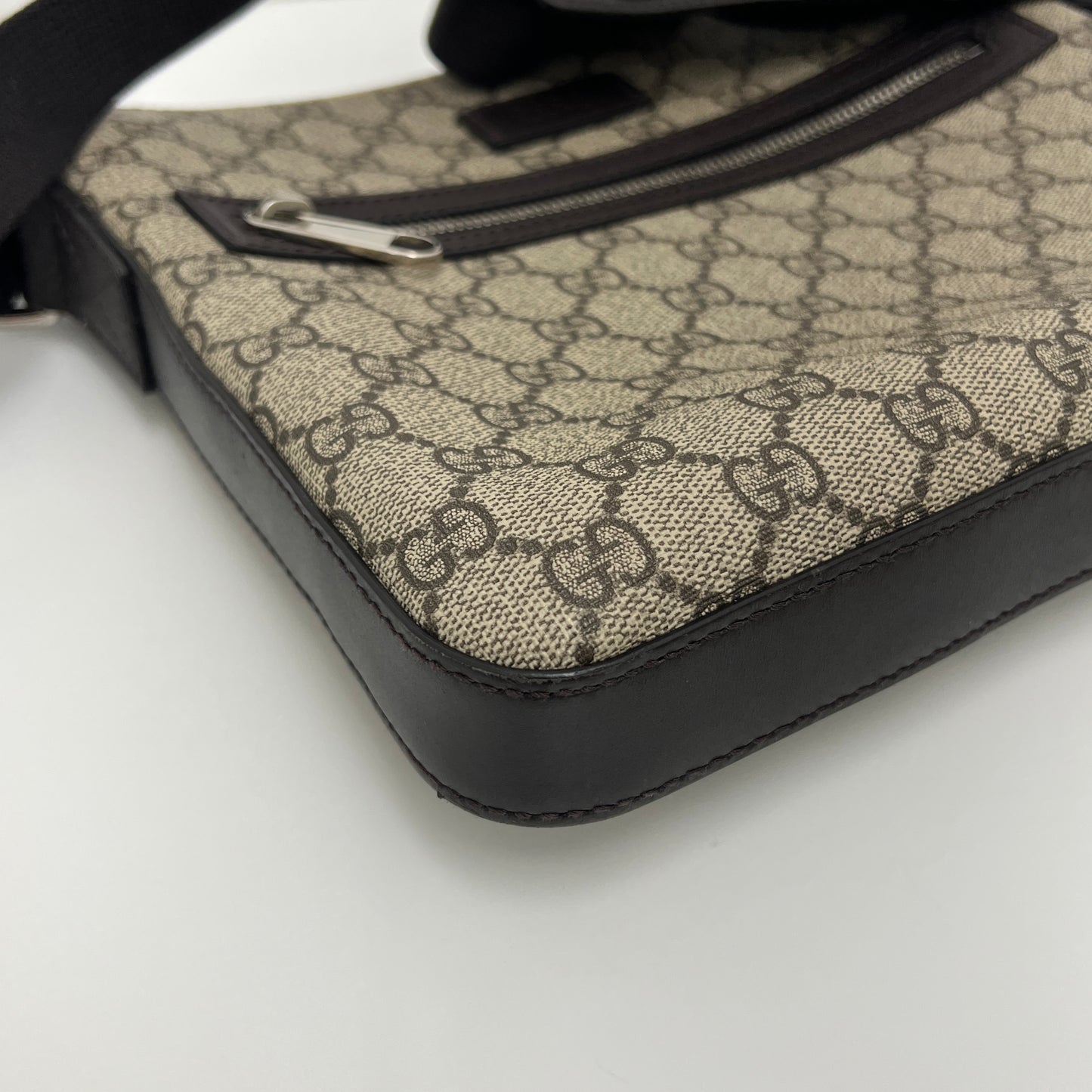 Gucci GG Supreme Canvas Messenger Crossbody Bag