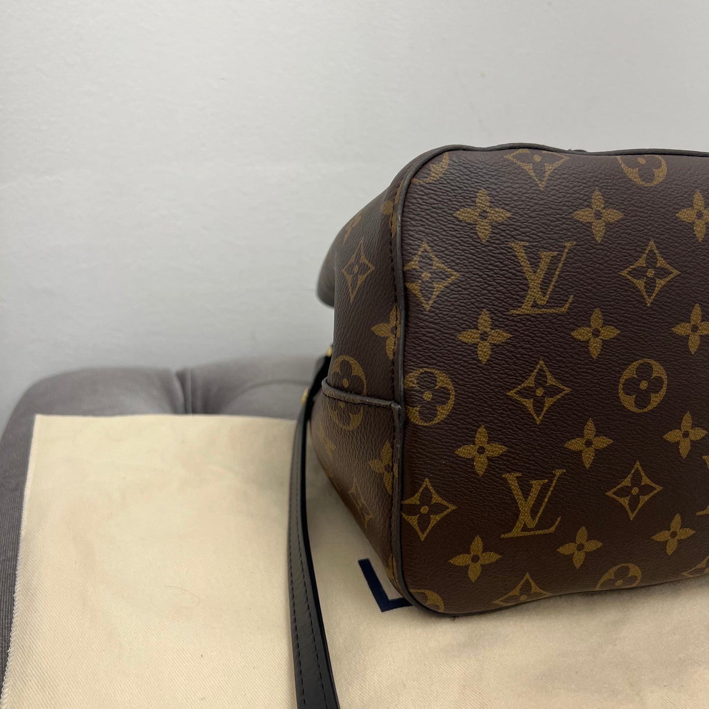 Louis Vuitton Monogram Neonoe MM, Monogram Black