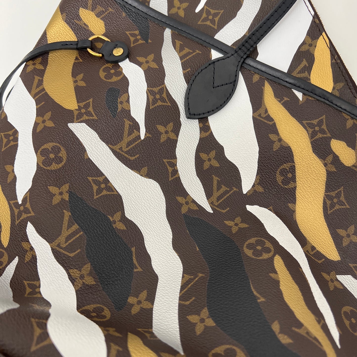 Louis Vuitton x League of Legends Limited Edition Neverfull MM with Pouch