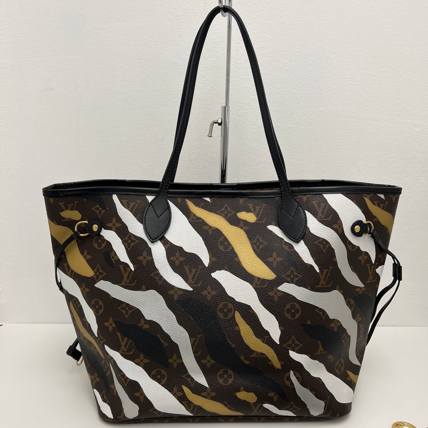 Louis Vuitton x League of Legends Limited Edition Neverfull MM with Pouch