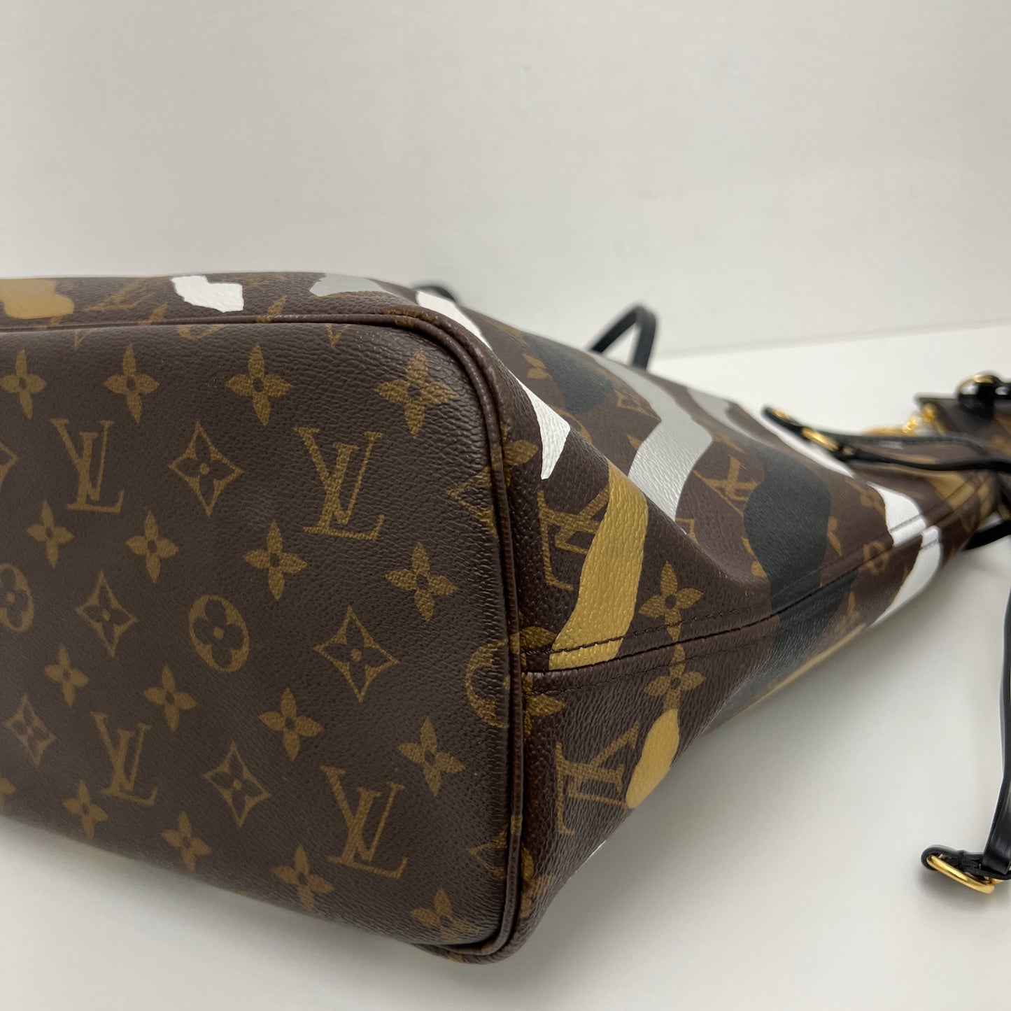 Louis Vuitton x League of Legends Limited Edition Neverfull MM with Pouch