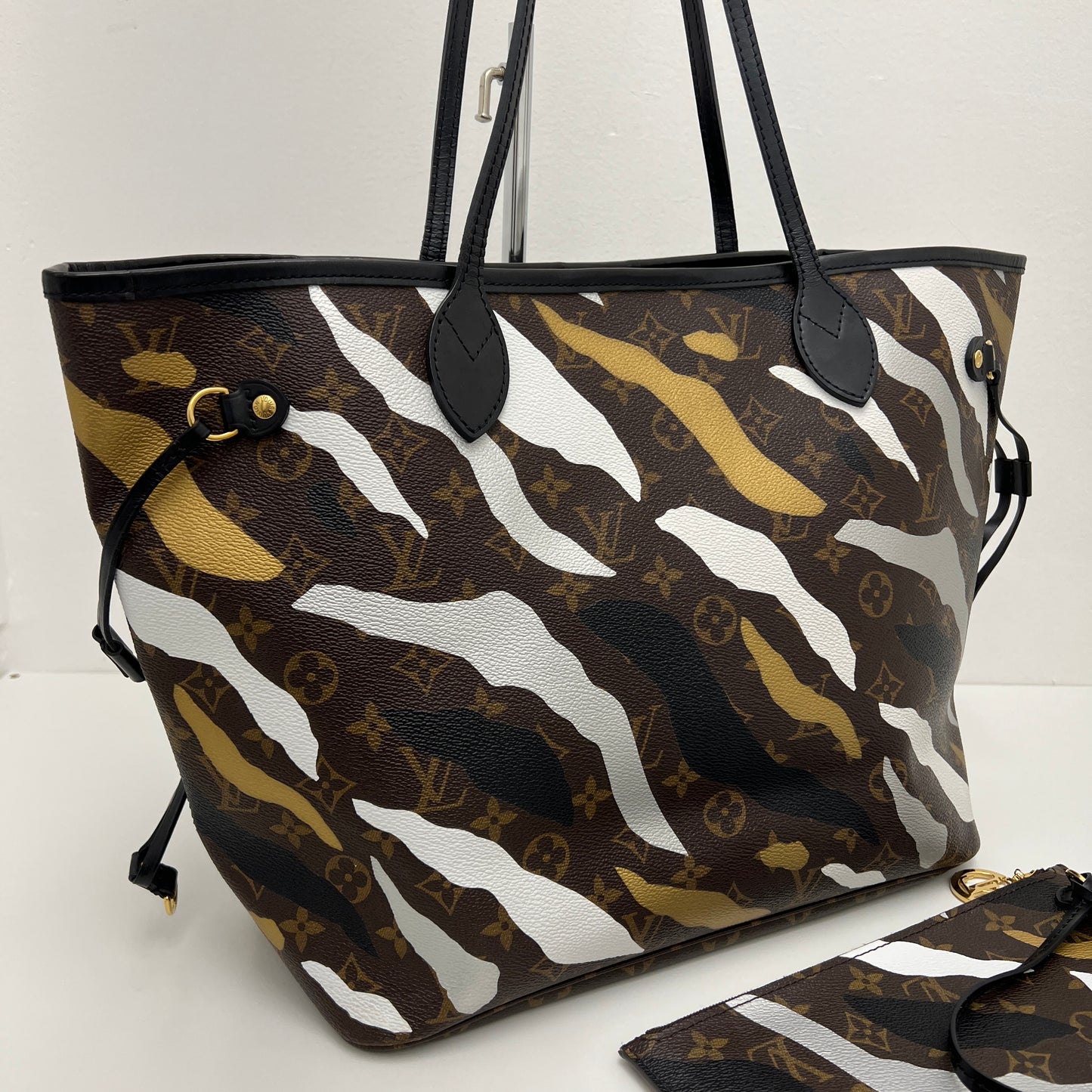 Louis Vuitton x League of Legends Limited Edition Neverfull MM with Pouch