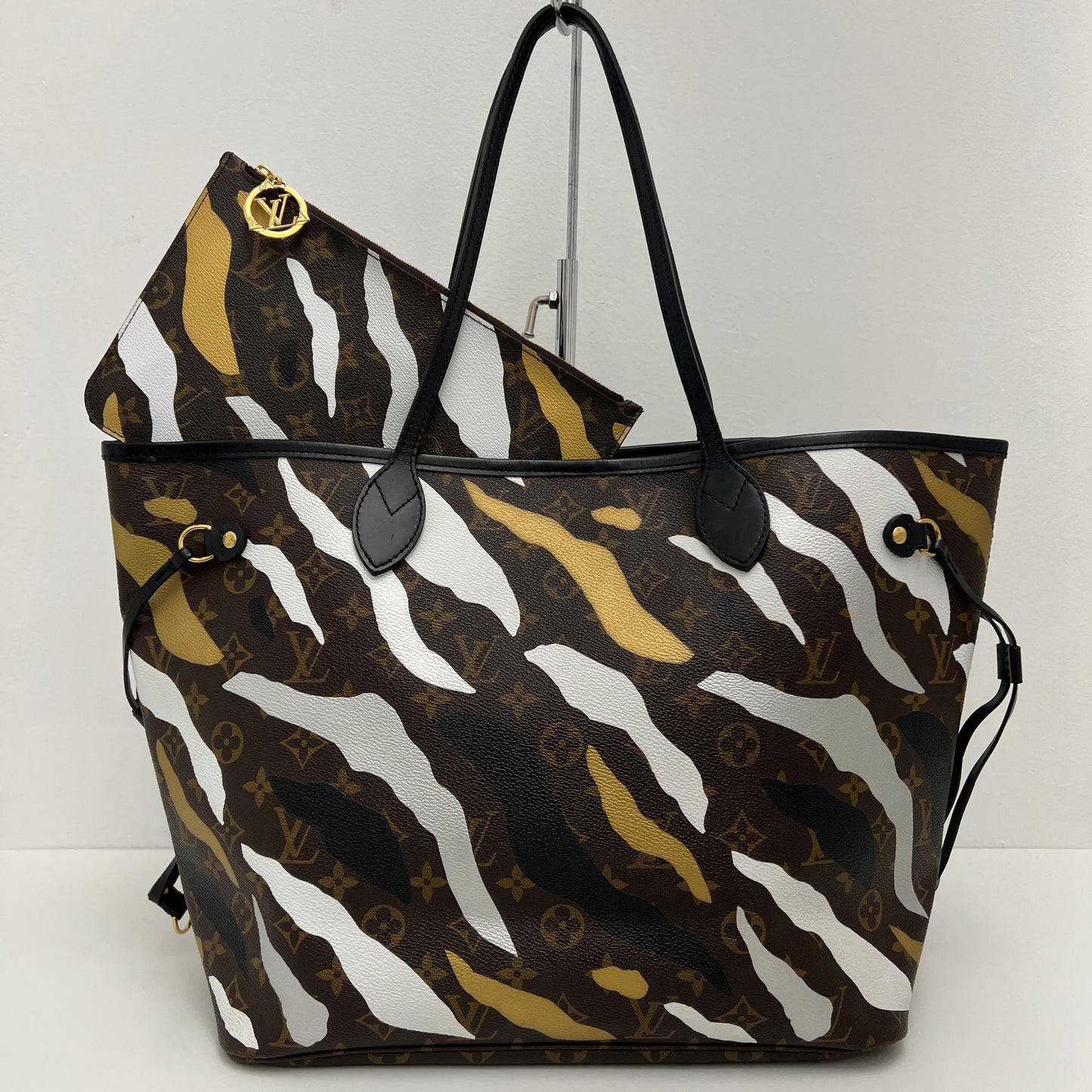 Louis Vuitton x League of Legends Limited Edition Neverfull MM with Pouch