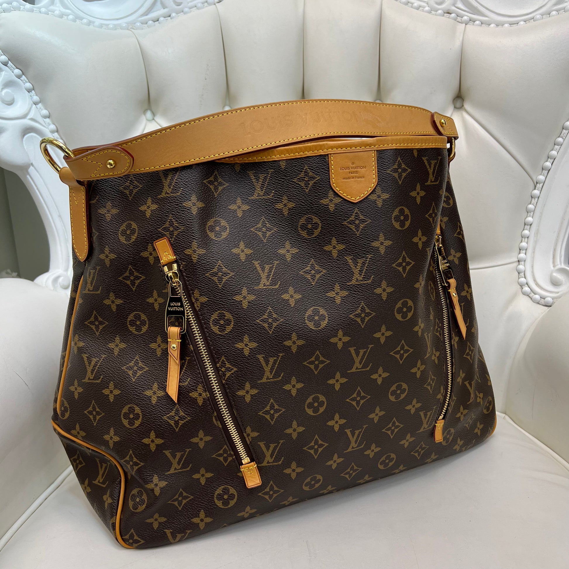 Louis Vuitton Delightful MM Review. Dimensions. What fits in. How it looks  when carried. 