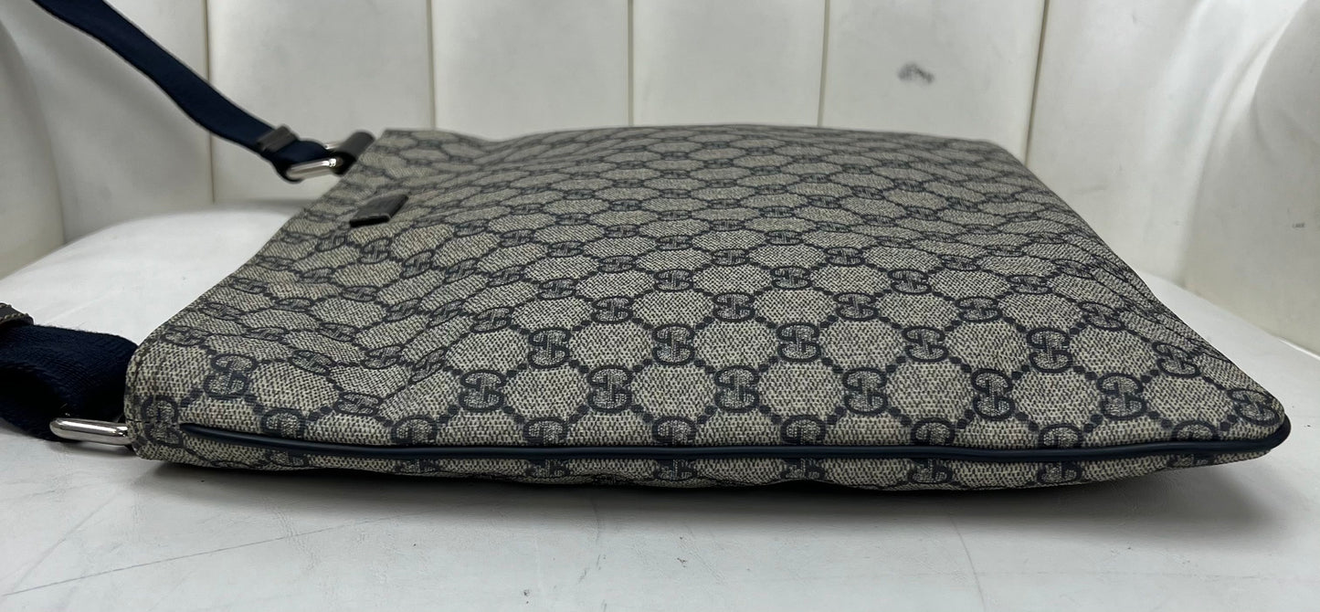 Gucci GG Supreme Canvas Messenger Bag