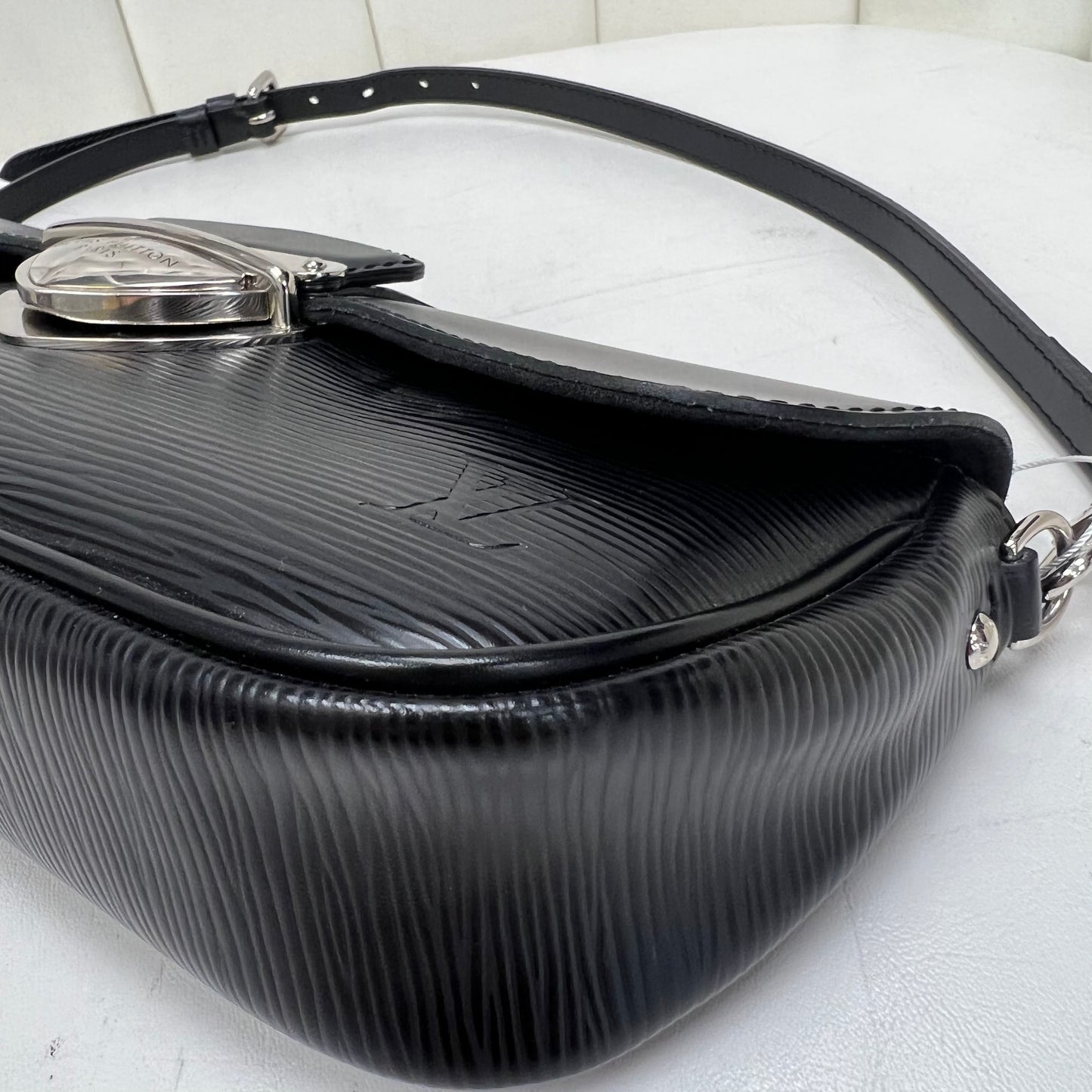 Louis Vuitton Montaigne Clutch Black Epi