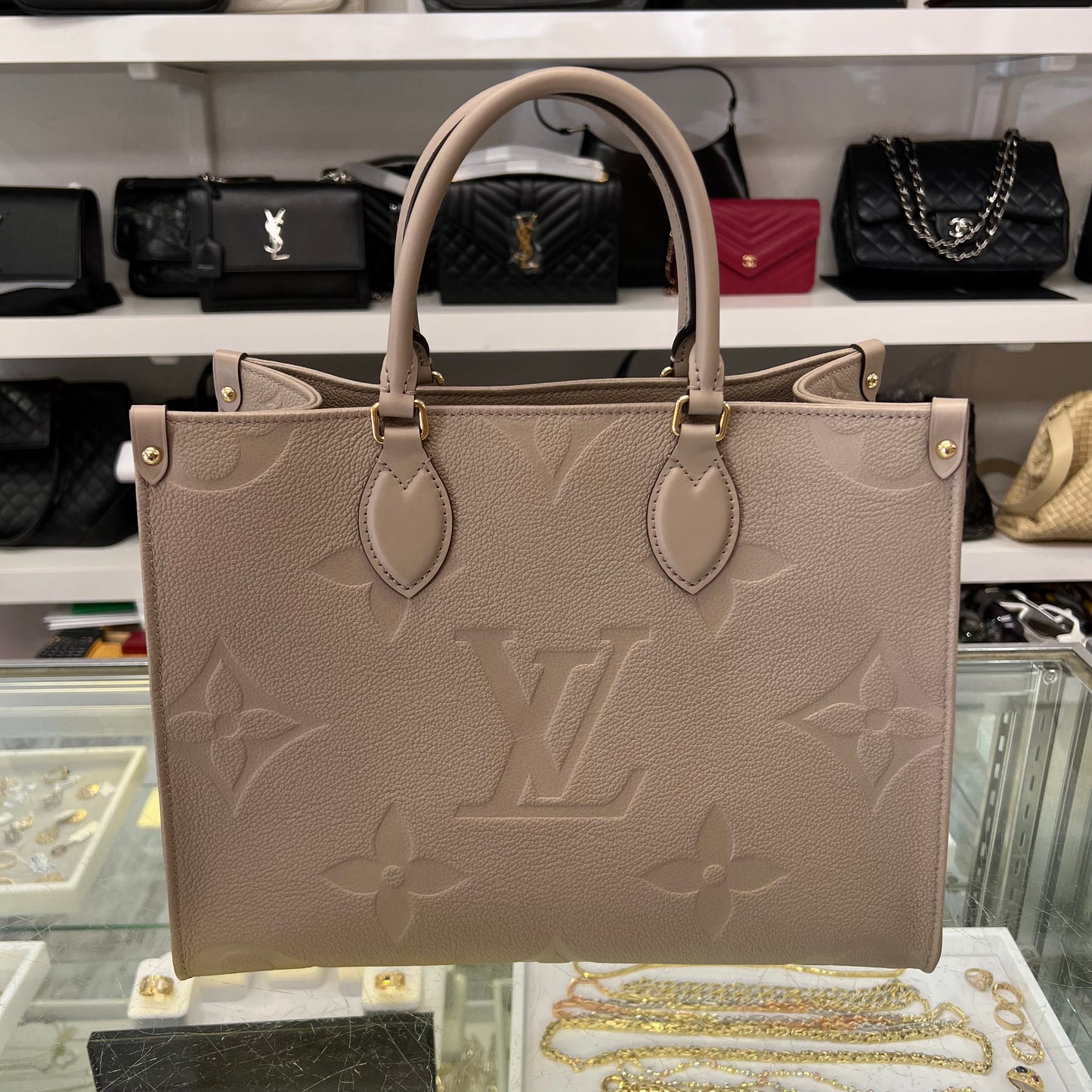 Louis Vuitton On the Go MM Turtle Dove Empreinte Leather