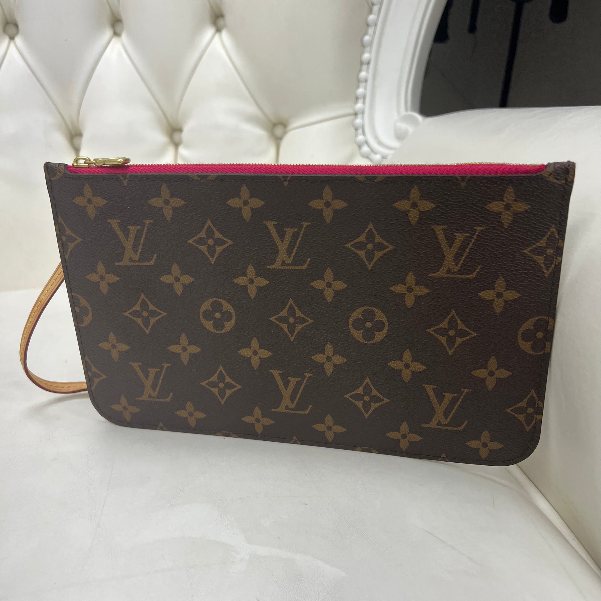 Louis Vuitton Neverfull Pouch Monogram Fuschia – J'Adore Wakefield