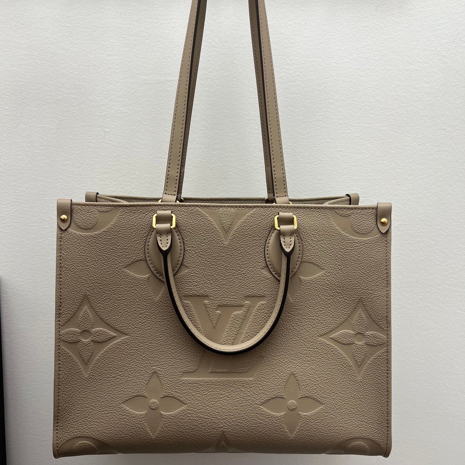 Louis Vuitton on The Go PM(Turtle Claim)