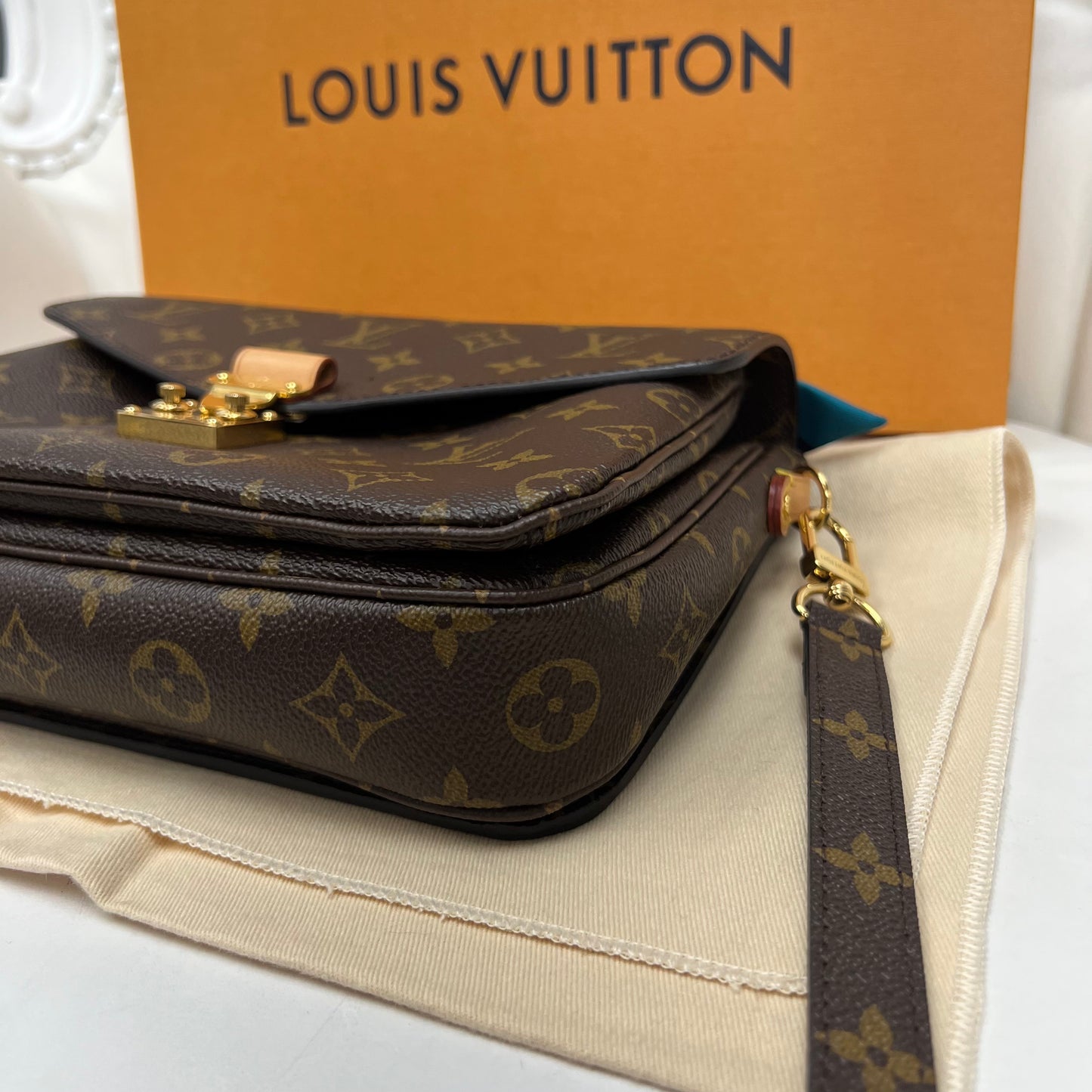Louis Vuitton Pochette Métis Monogram