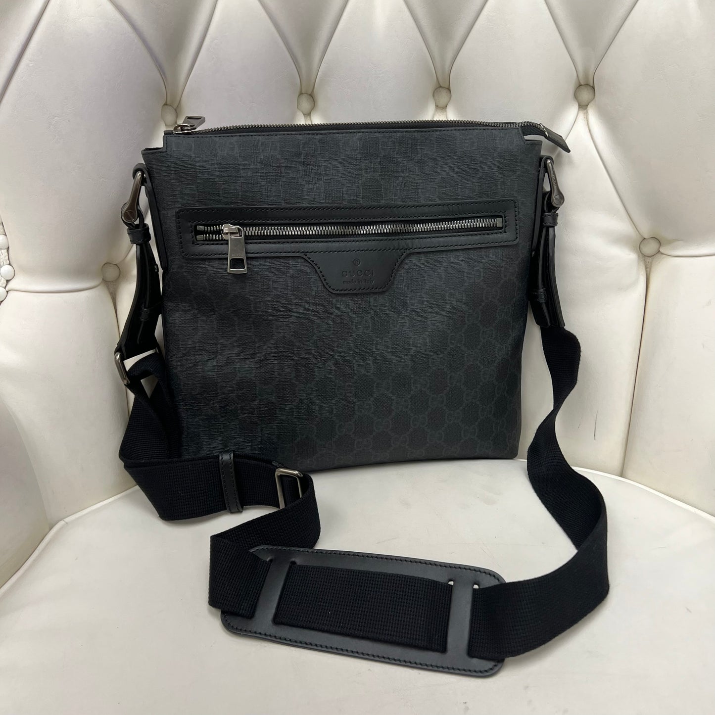 Gucci GG Supreme Messenger Black