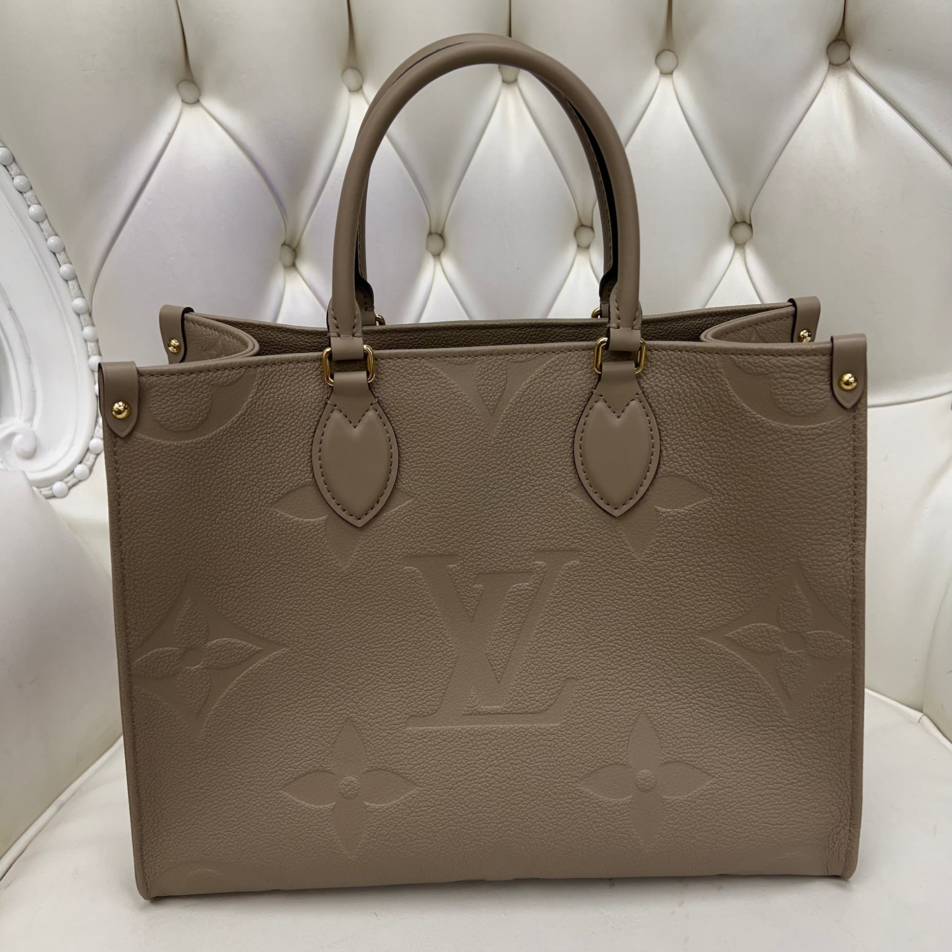 Louis Vuitton OnTheGo PM, Turtle Dove Grey Empreinte Leather, New in  Dustbag WA001