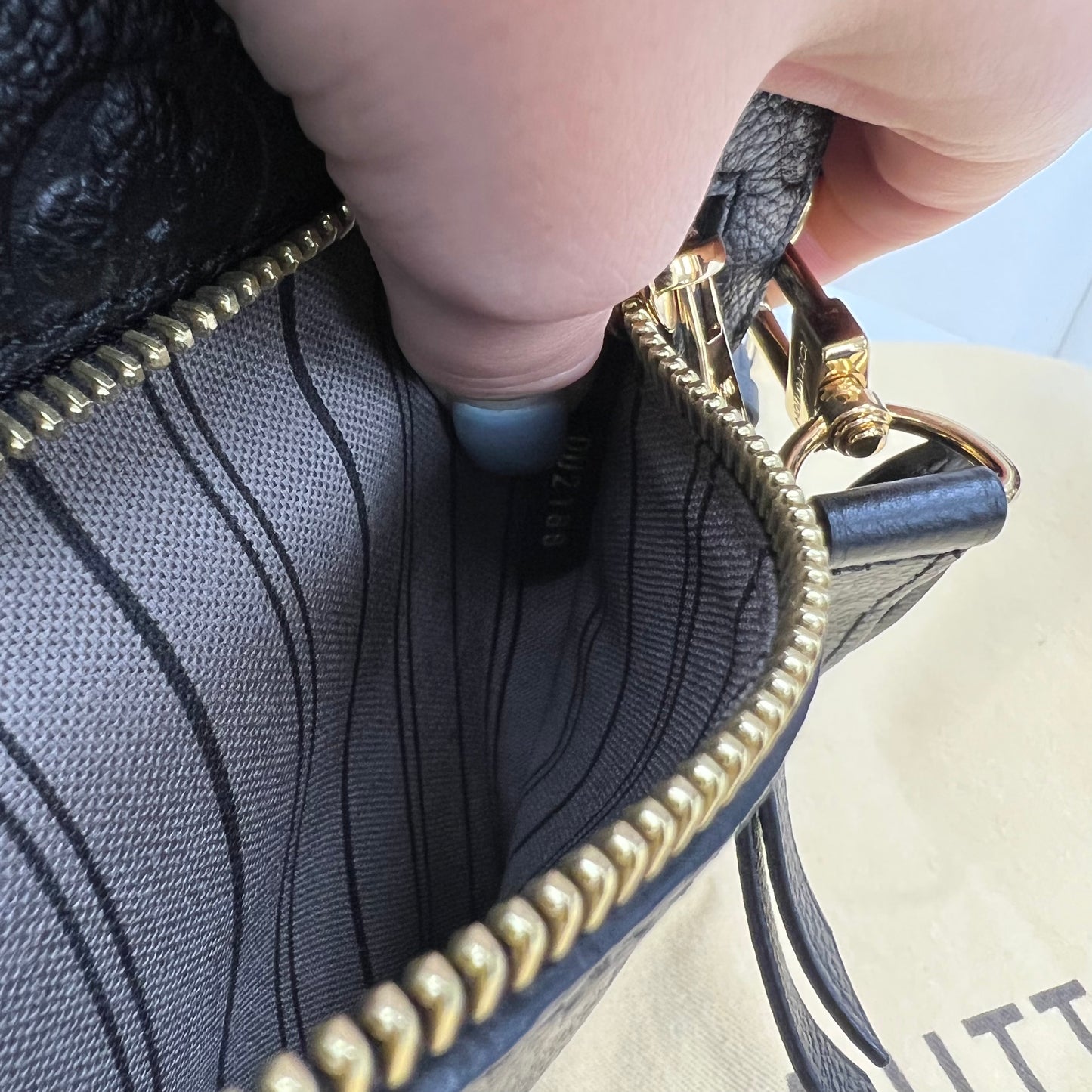 Louis Vuitton Pochette Métis Black Empreinte Leather