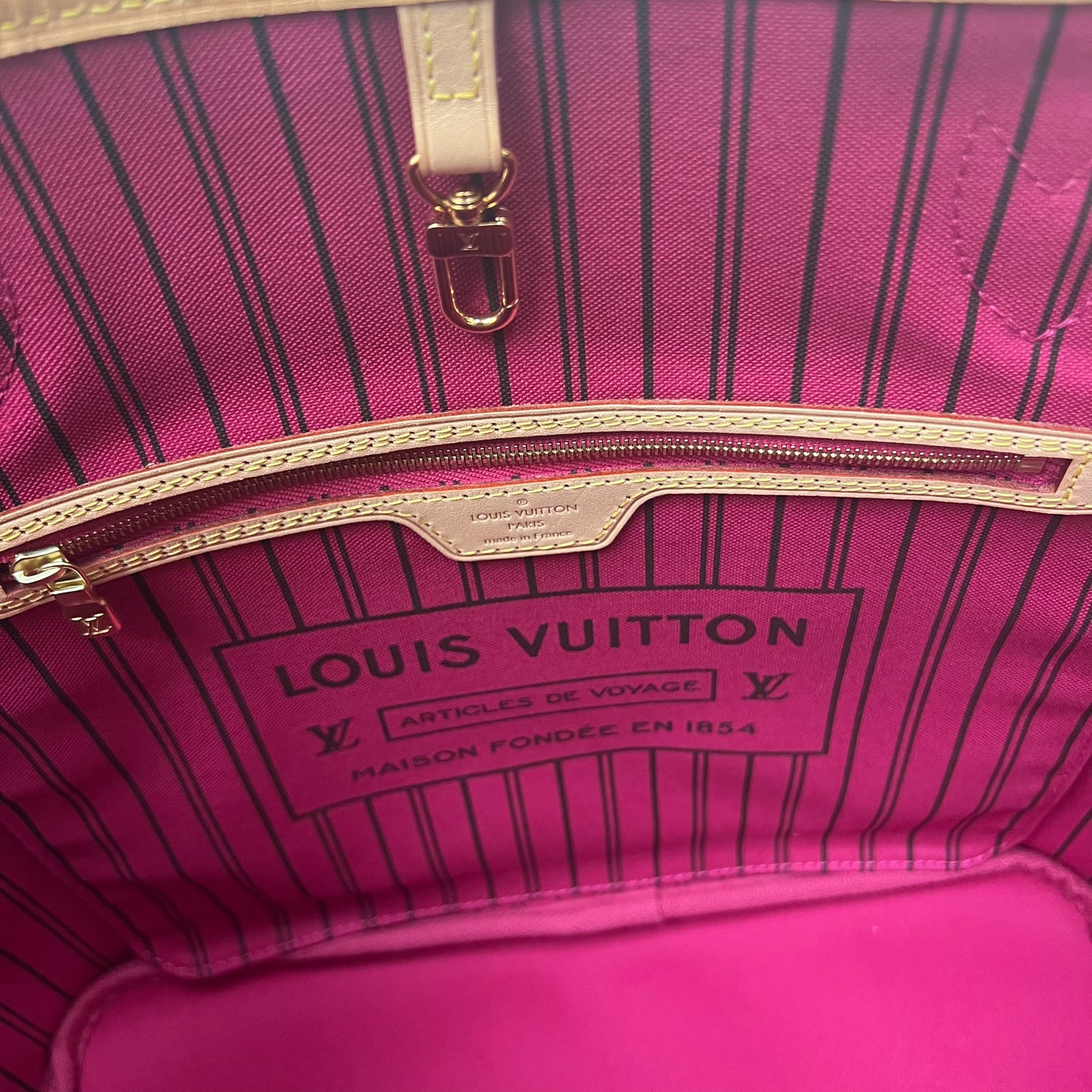 Louis Vuitton Neverfull MM Monogram Fuchsia