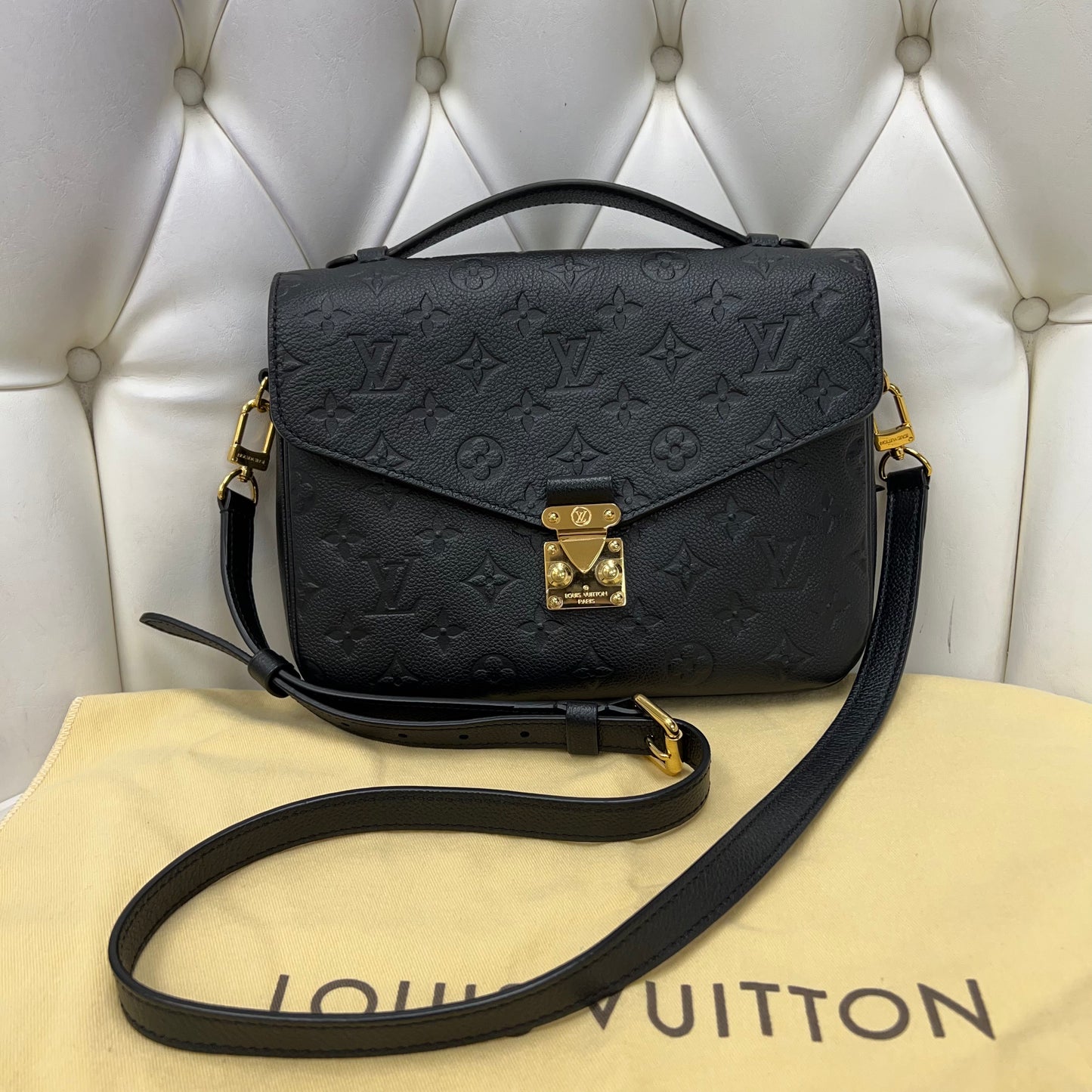 Louis Vuitton Pochette Métis Black Empreinte Leather
