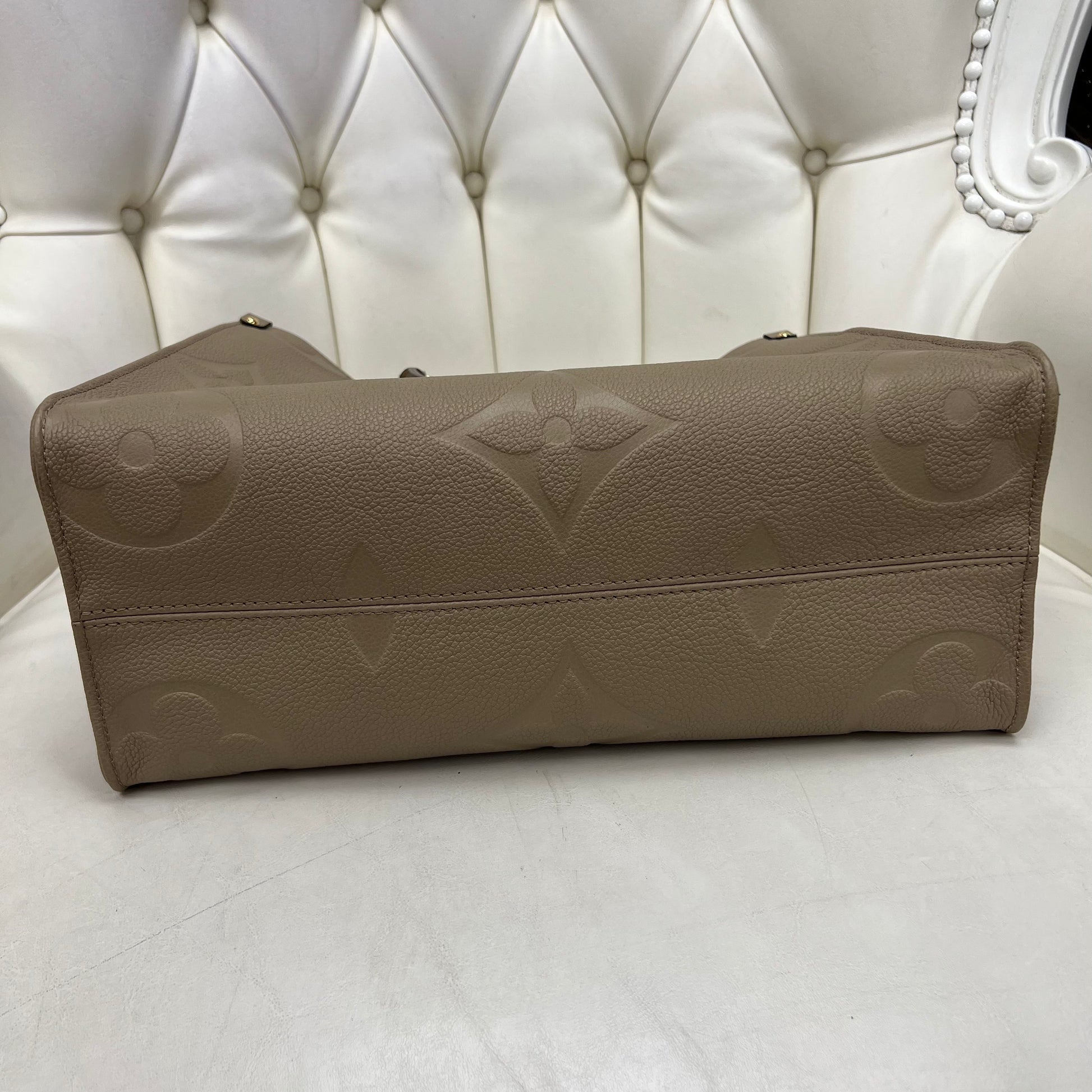 Louis Vuitton On the Go MM Turtle Dove Empreinte Leather – J'Adore Wakefield