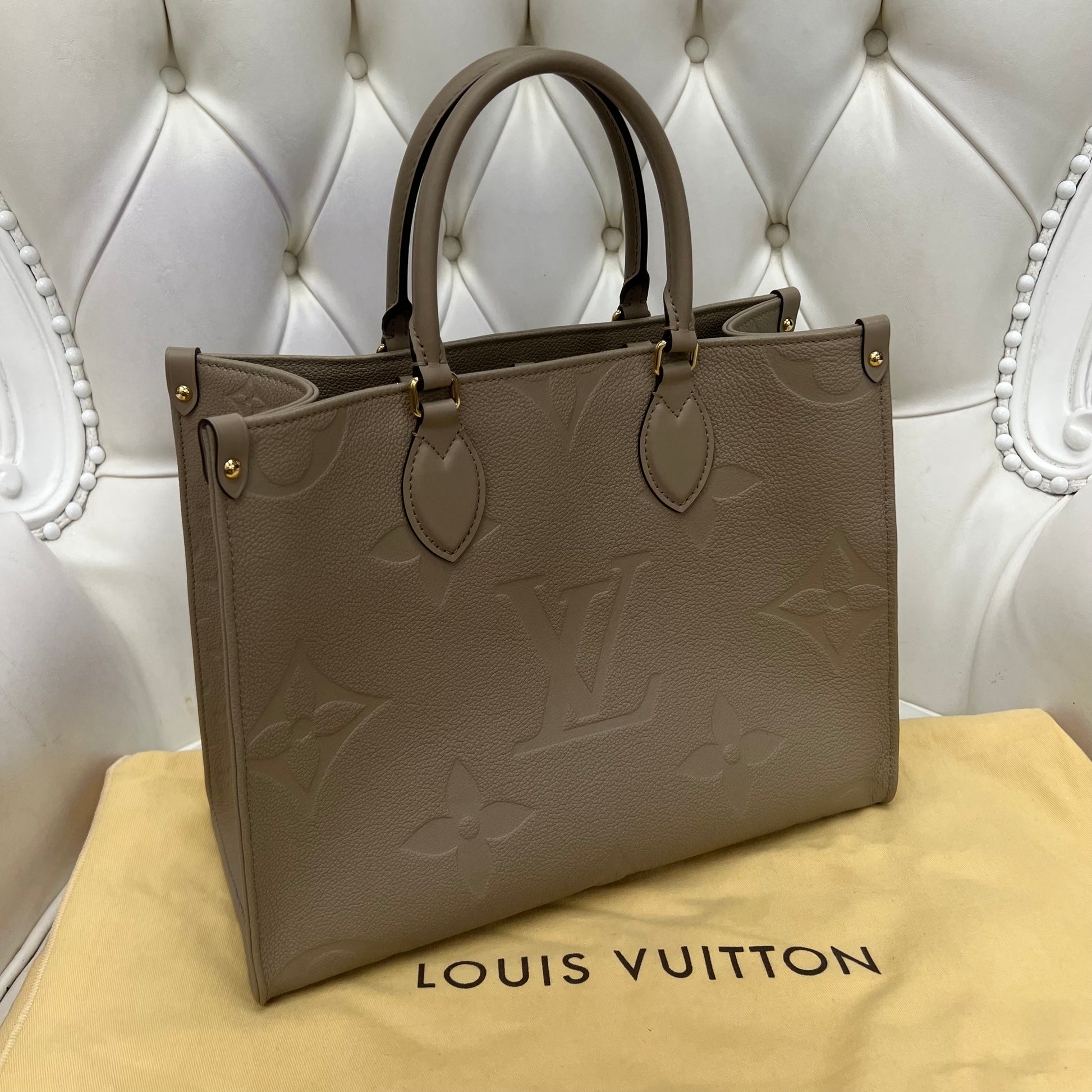 Louis Vuitton OnTheGo PM, Turtle Dove Grey Empreinte Leather, New