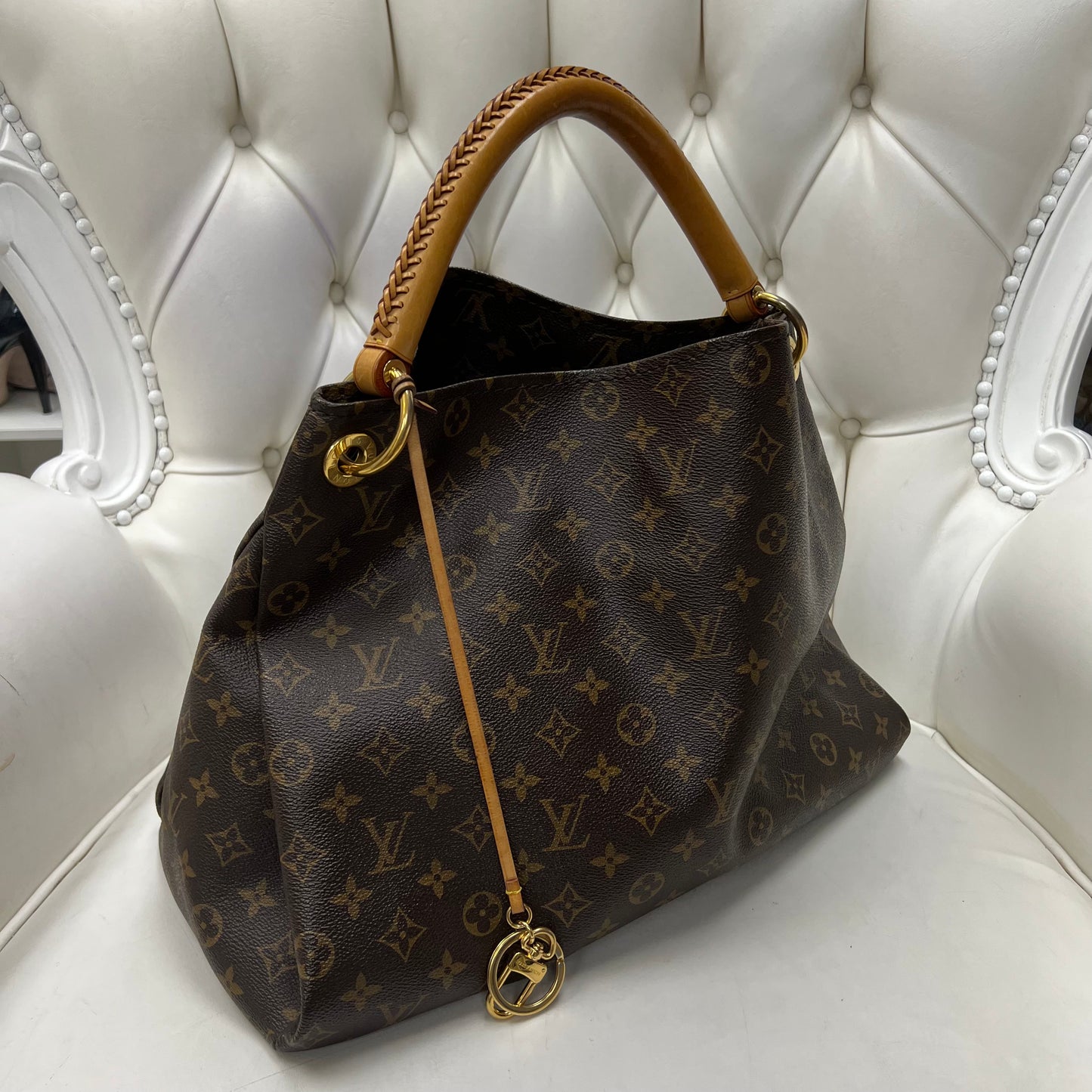 Louis Vuitton Artsy MM