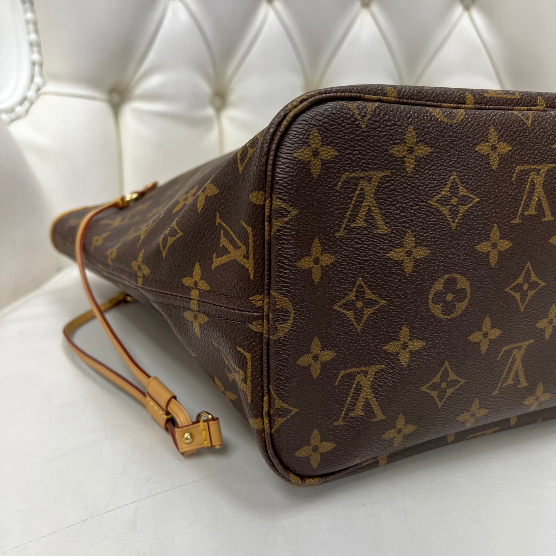 Louis Vuitton Neverfull MM Monogram Red – J'Adore Wakefield