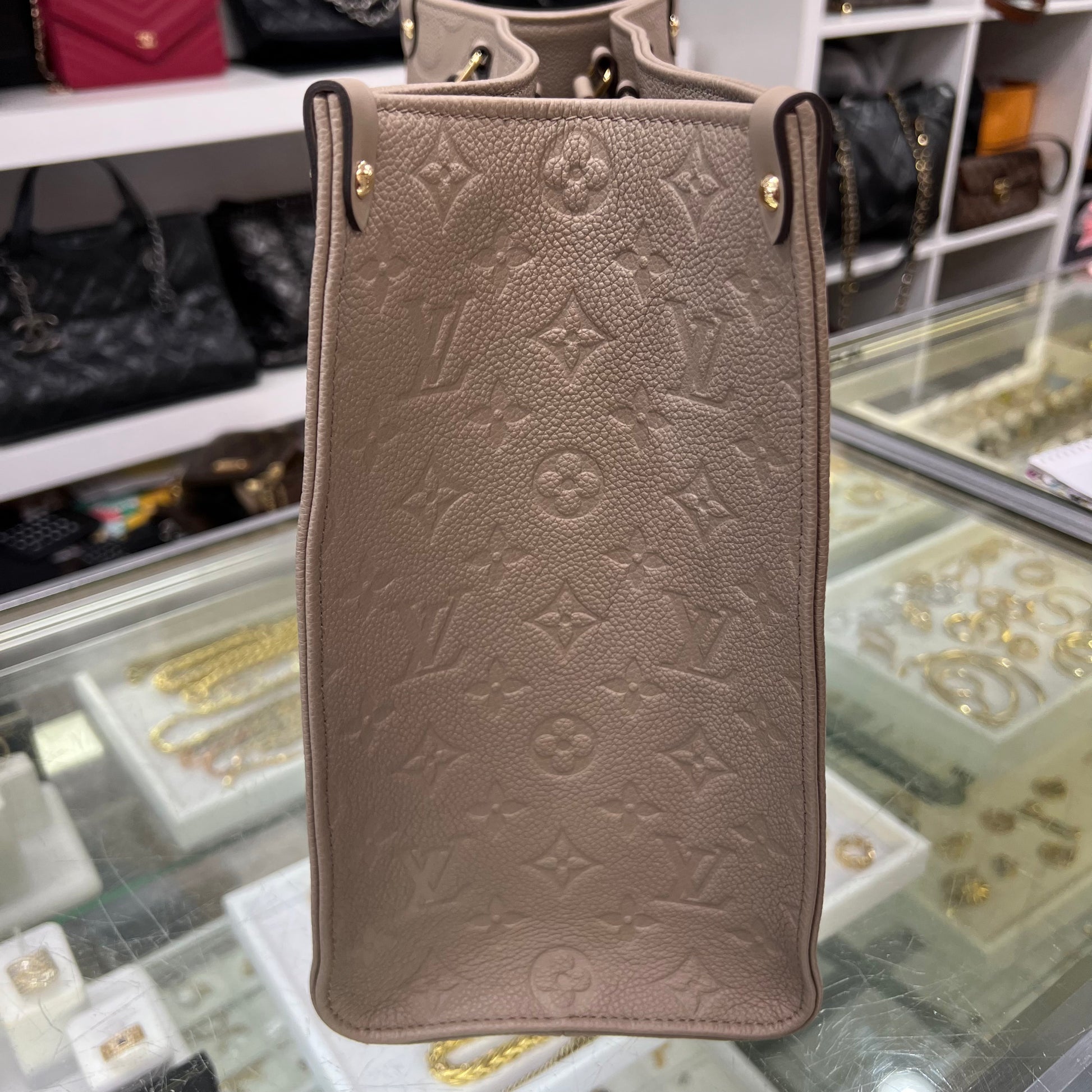 Louis Vuitton Turtledove Monogram On The Go MM – Savonches