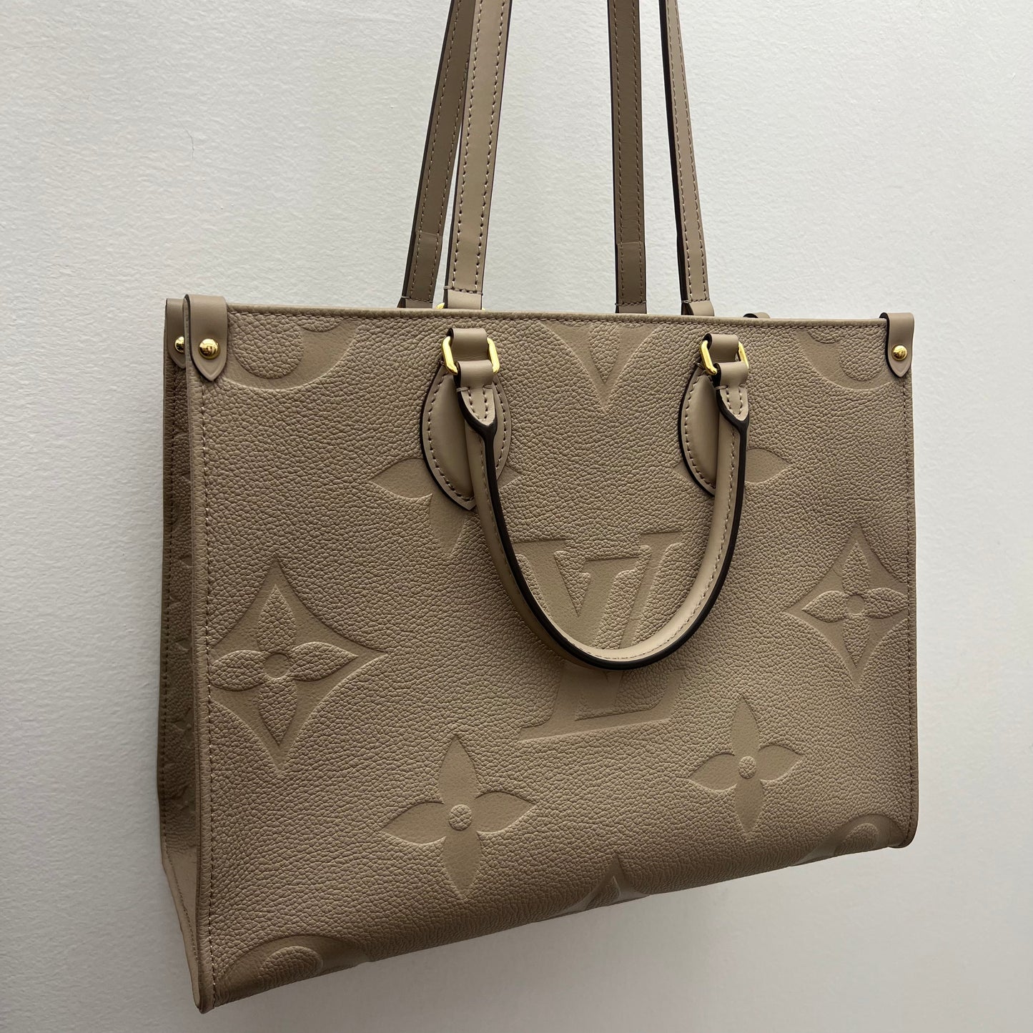 Louis Vuitton Palais bag. Monogram Empreinte, Bicolor Leather. Colors: Black,Turtledove,  Dove/Cream. 