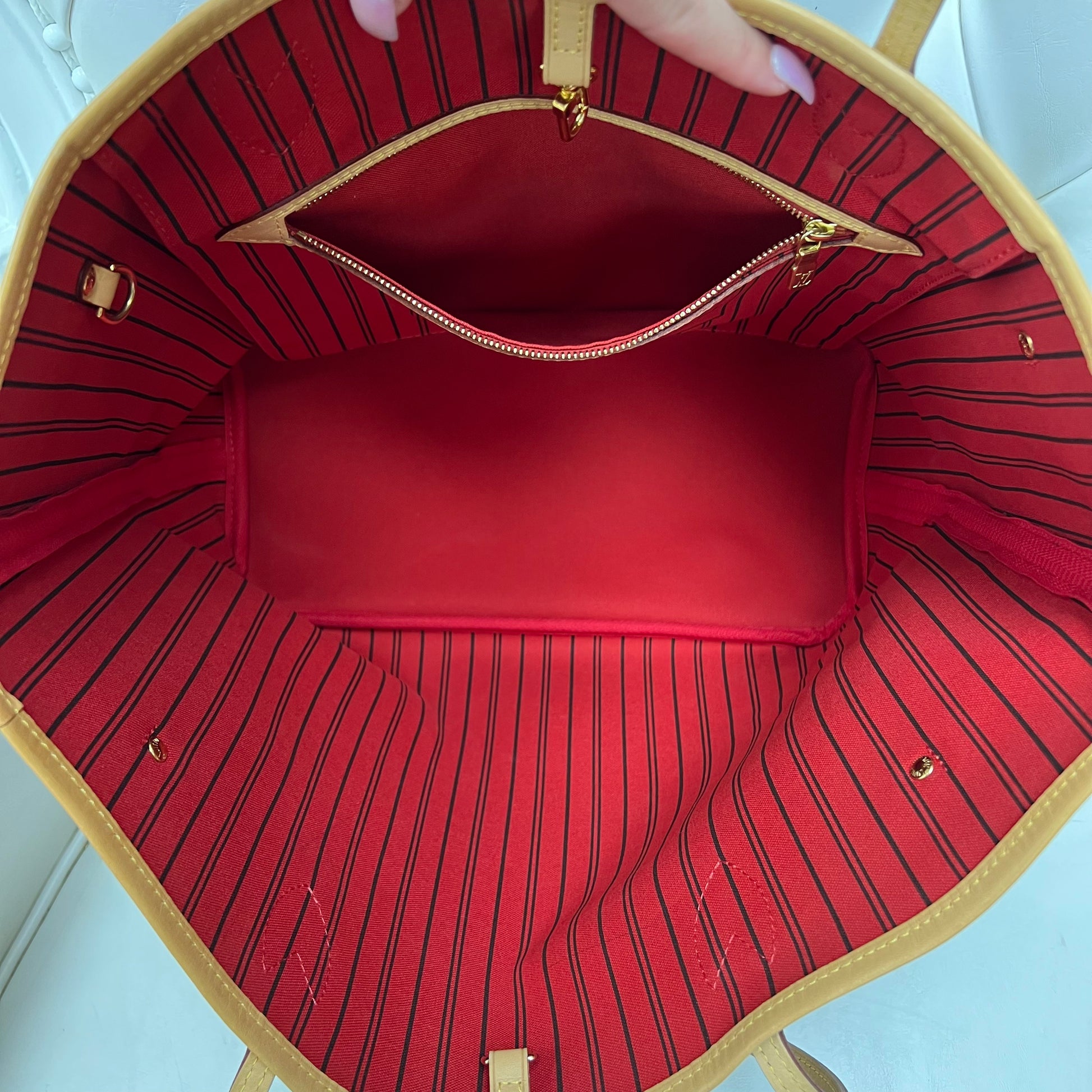 Louis Vuitton Neverfull MM Monogram Red – J'Adore Wakefield